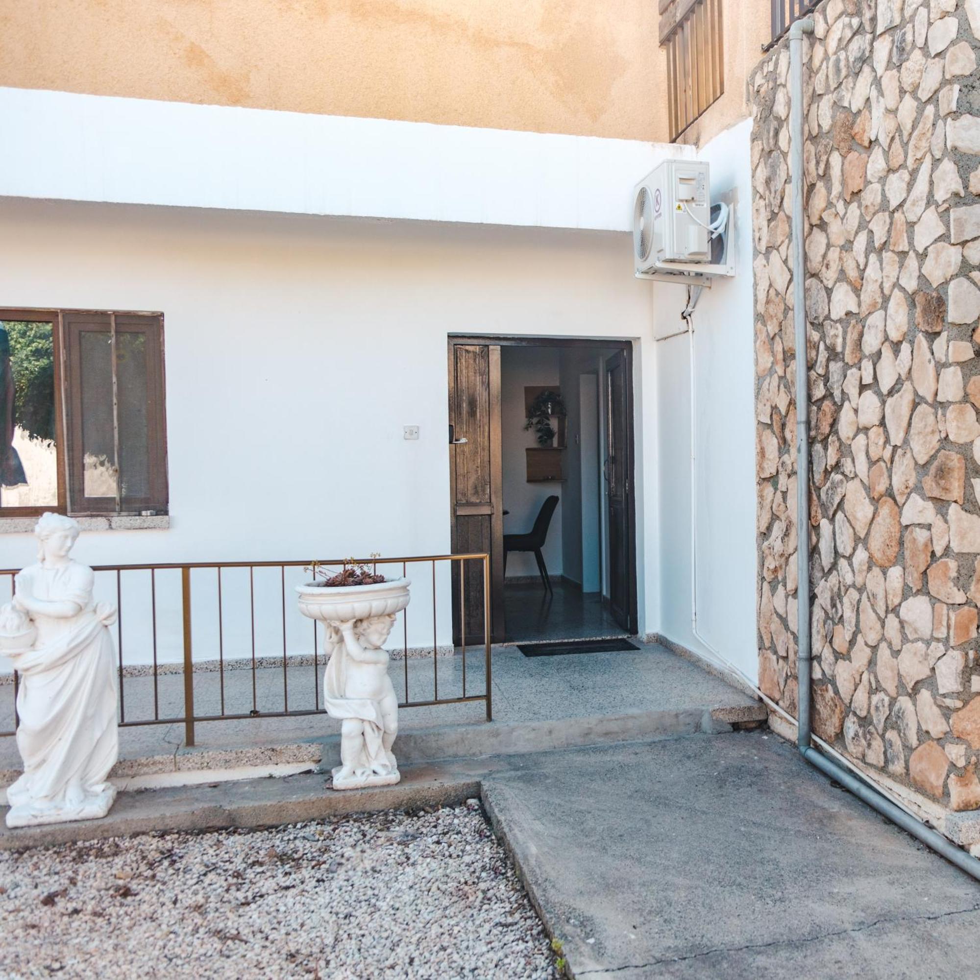 Serenityone - Centrally Located One Bedroom Apt Agia Napa Buitenkant foto
